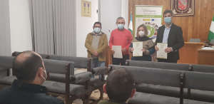 Entrega de diplomas del curso Elaboración de productos a raíz del aceite de oliva Ed. 6 en Mengíbar